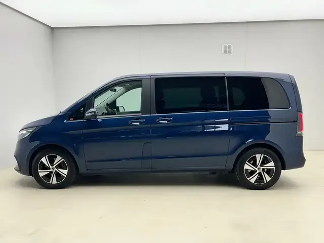 Mercedes-Benz V 220