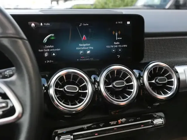 Mercedes-Benz GLB 220