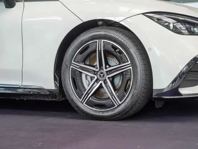 Mercedes-Benz EQE 300