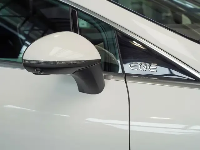 Mercedes-Benz EQE 300