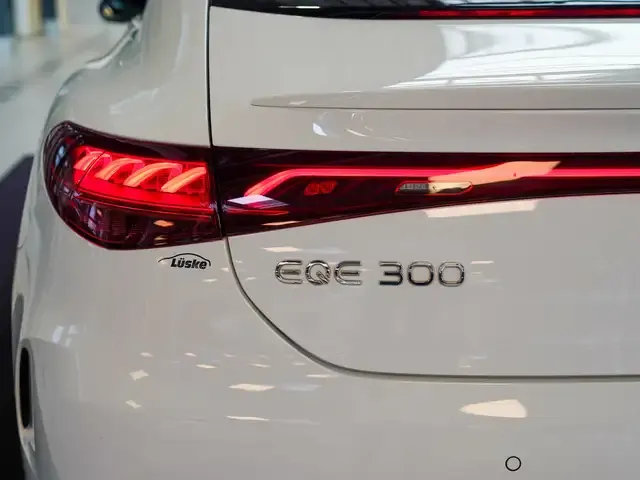 Mercedes-Benz EQE 300