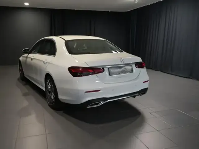 Mercedes-Benz E 200