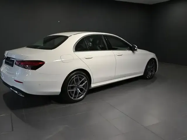 Mercedes-Benz E 200