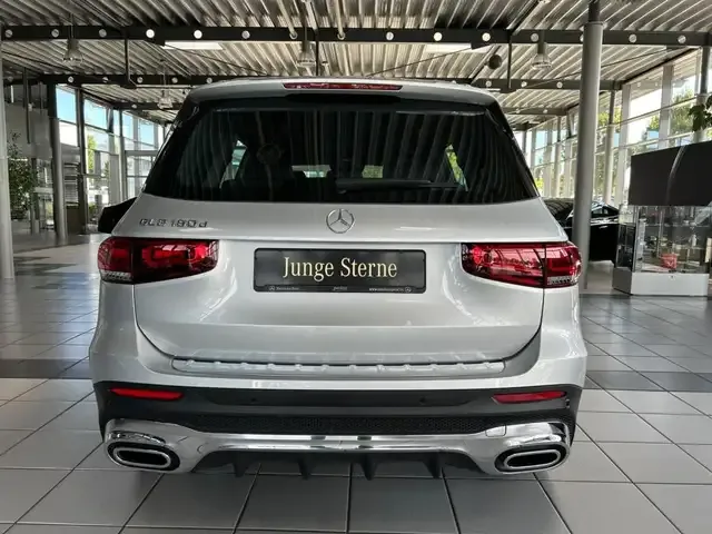Mercedes-Benz GLB 180