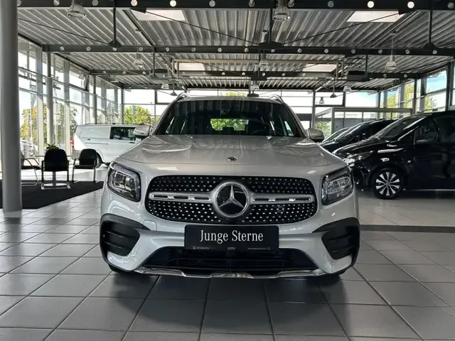 Mercedes-Benz GLB 180