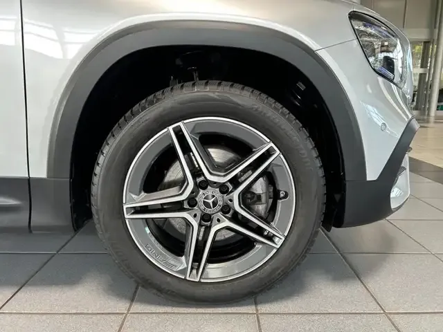 Mercedes-Benz GLB 180