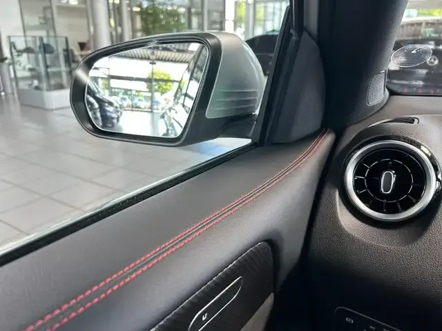 Mercedes-Benz GLB 180