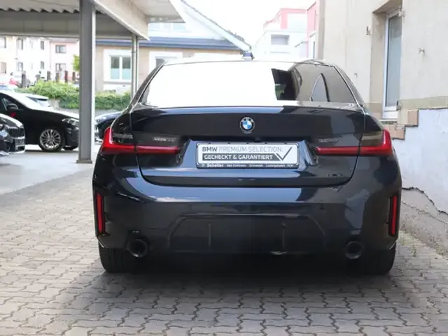 BMW 330