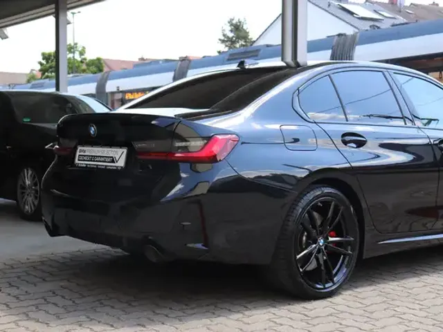 BMW 330