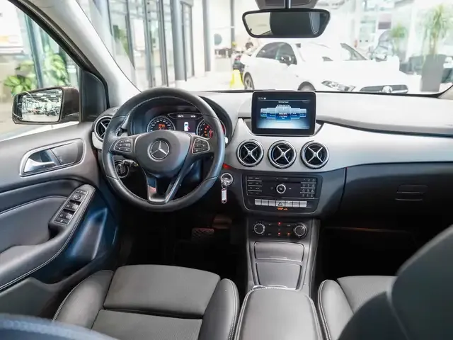 Mercedes-Benz B 180