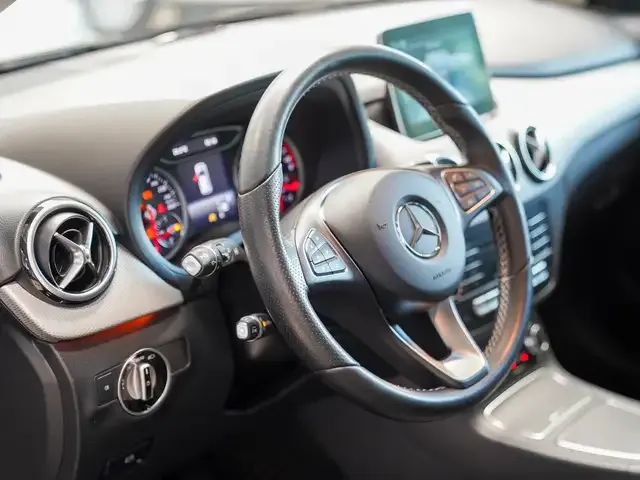 Mercedes-Benz B 180