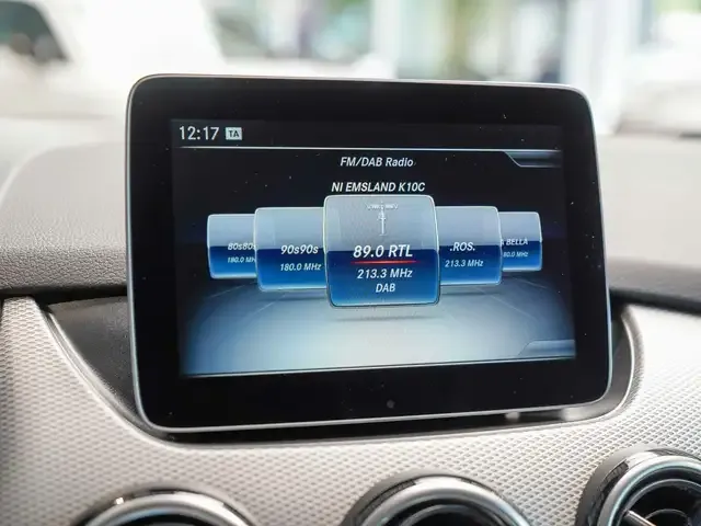 Mercedes-Benz B 180