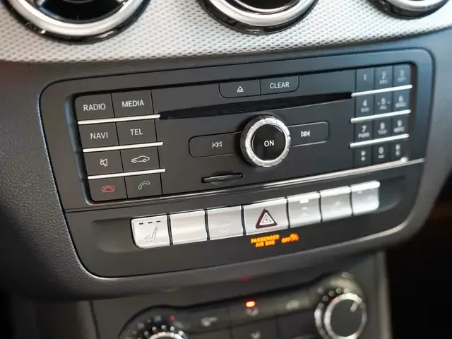 Mercedes-Benz B 180