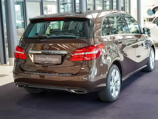 Mercedes-Benz B 180