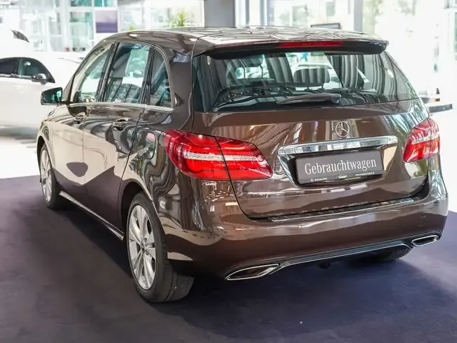 Mercedes-Benz B 180