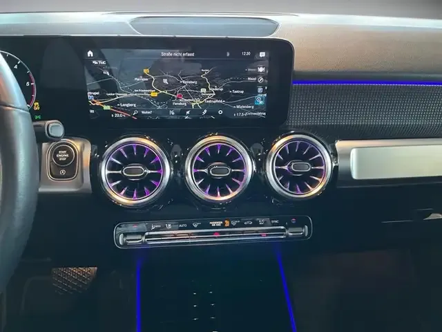 Mercedes-Benz GLB 220