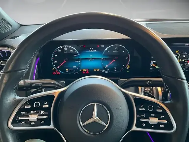 Mercedes-Benz GLB 220