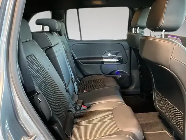 Mercedes-Benz GLB 220