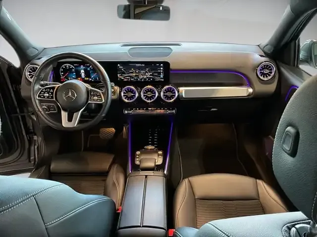 Mercedes-Benz GLB 220