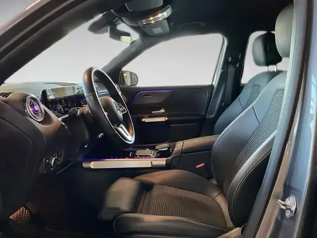 Mercedes-Benz GLB 220