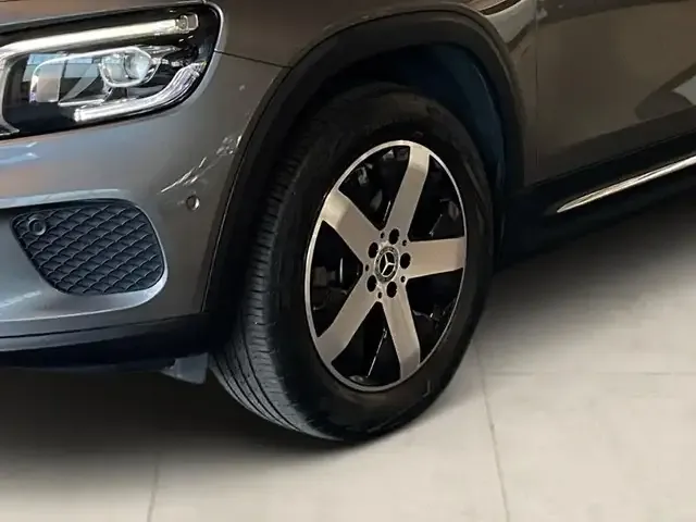 Mercedes-Benz GLB 220