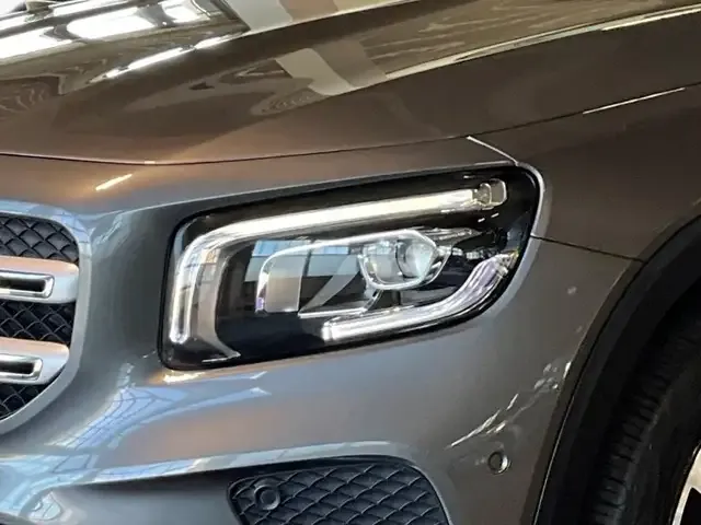 Mercedes-Benz GLB 220