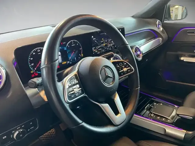 Mercedes-Benz GLB 220