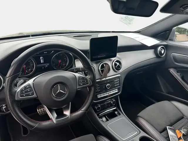 Mercedes-Benz CLA 180