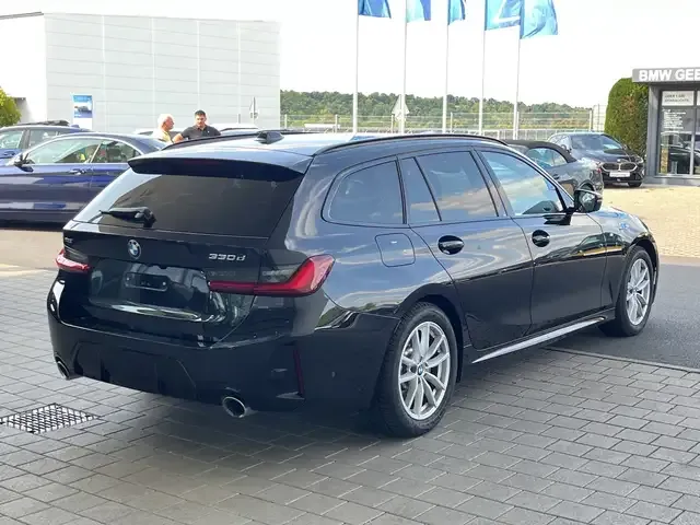 BMW 330