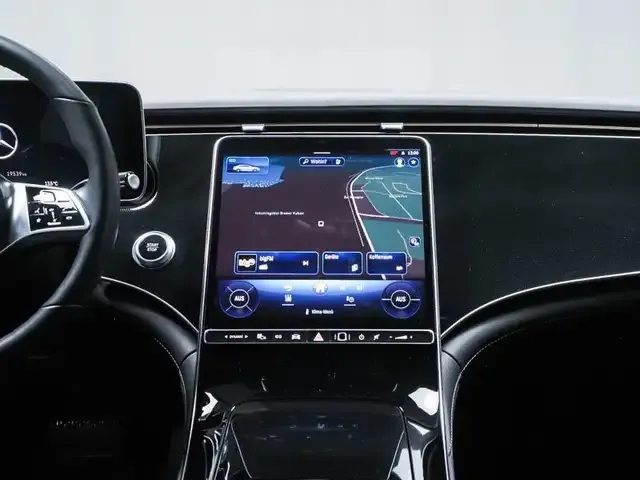 Mercedes-Benz EQE 300