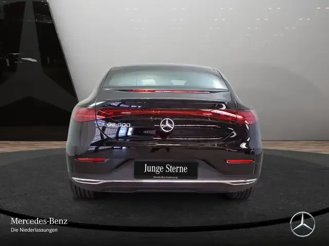 Mercedes-Benz EQE 300