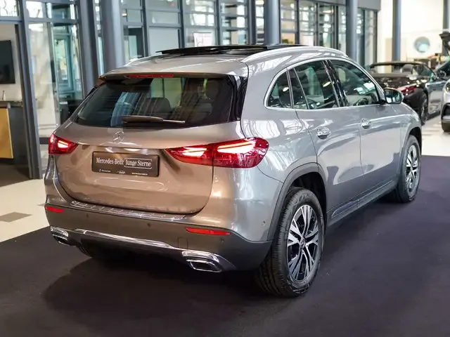 Mercedes-Benz GLA 200
