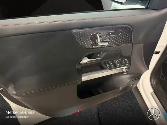 Mercedes-Benz EQB 300