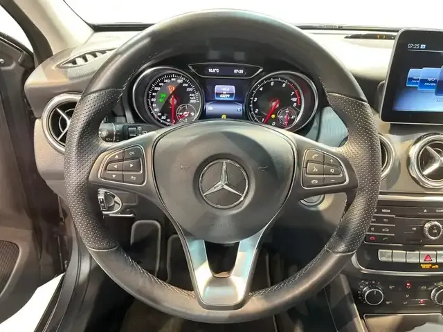 Mercedes-Benz GLA 180