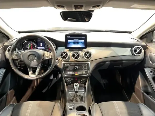 Mercedes-Benz GLA 180