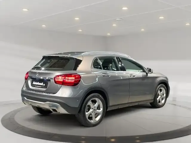 Mercedes-Benz GLA 180