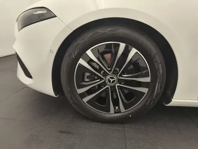 Mercedes-Benz A 220