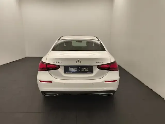 Mercedes-Benz A 220