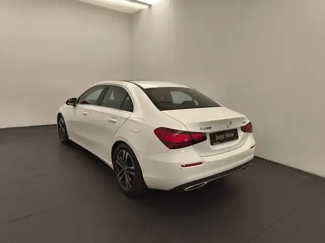 Mercedes-Benz A 220
