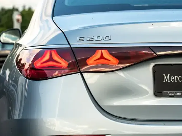 Mercedes-Benz E 200