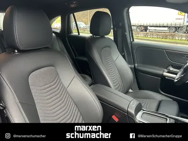 Mercedes-Benz EQA 300