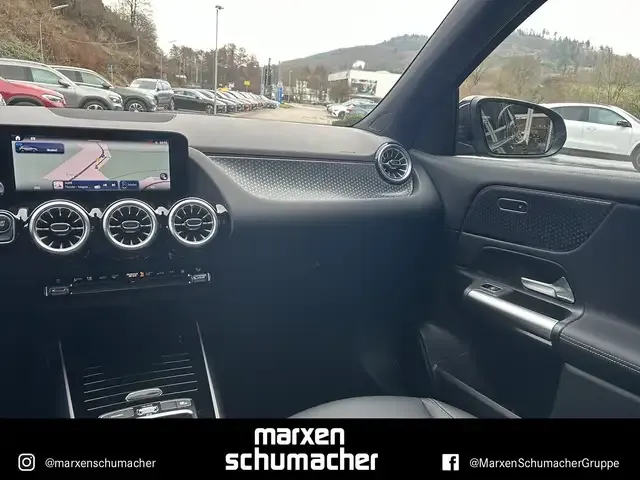 Mercedes-Benz EQA 300