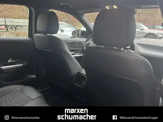 Mercedes-Benz EQA 300