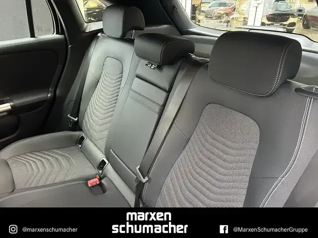 Mercedes-Benz EQA 300