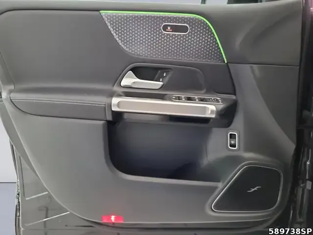 Mercedes-Benz GLB 220
