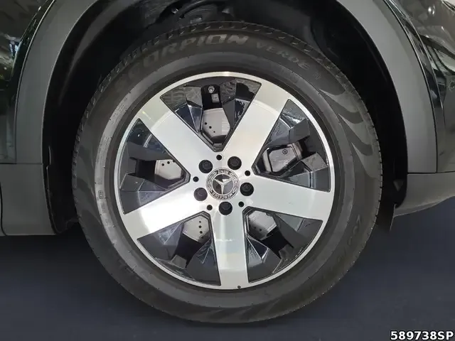 Mercedes-Benz GLB 220