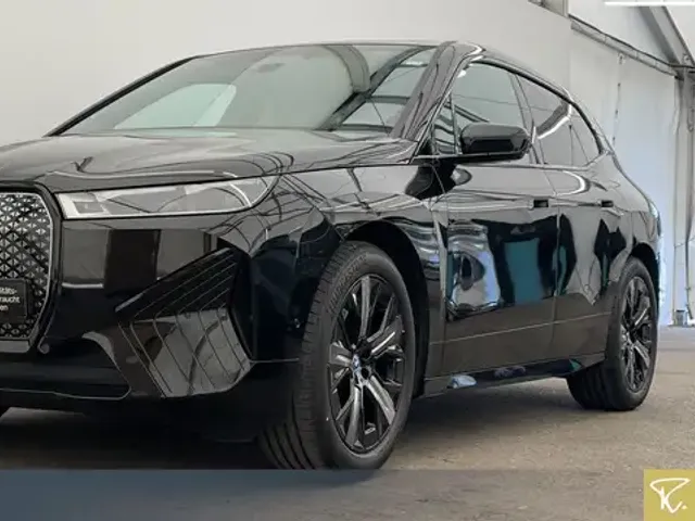 BMW iX