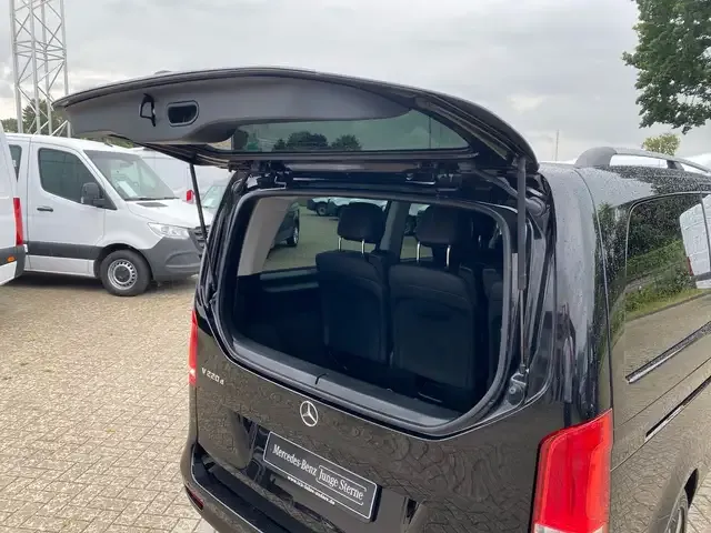 Mercedes-Benz V 220