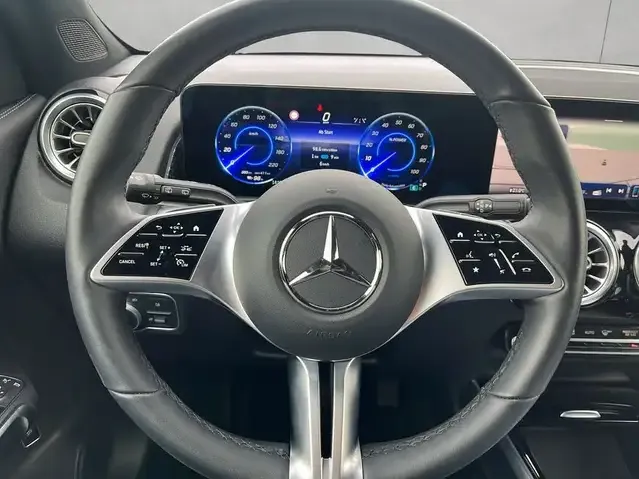 Mercedes-Benz EQB 300