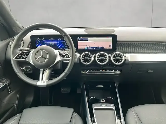 Mercedes-Benz EQB 300